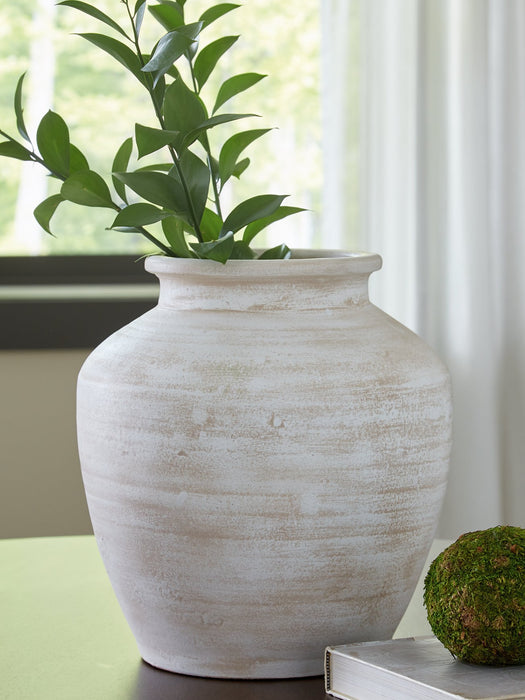 Meadie Vase - Williston Home Furniture (Williston, FL)