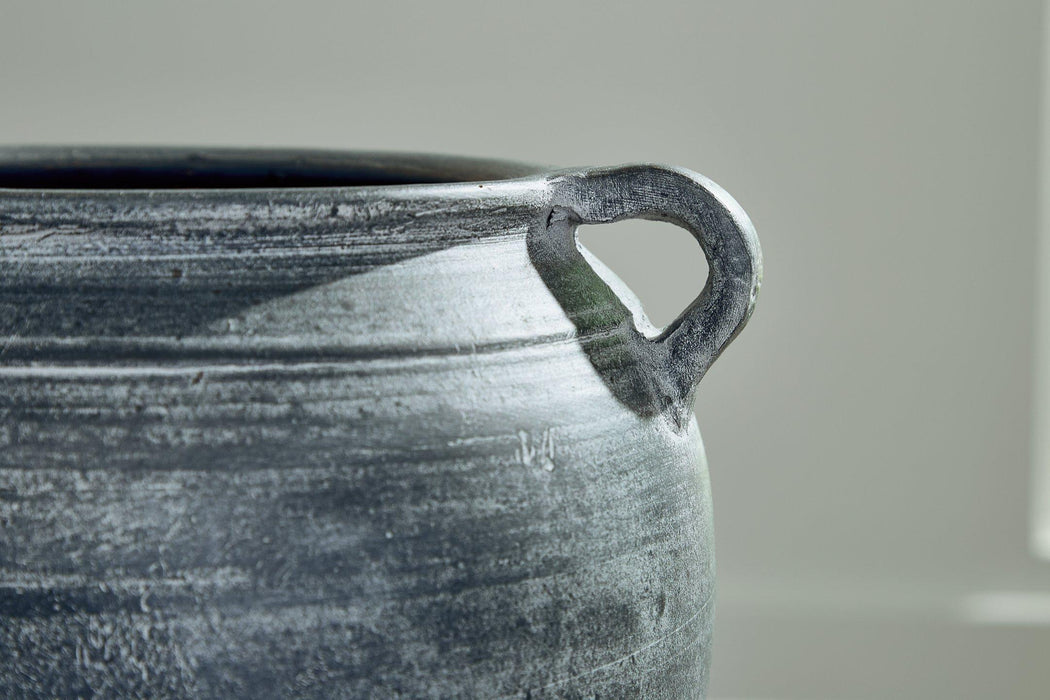 Meadie Vase - Williston Home Furniture (Williston, FL)