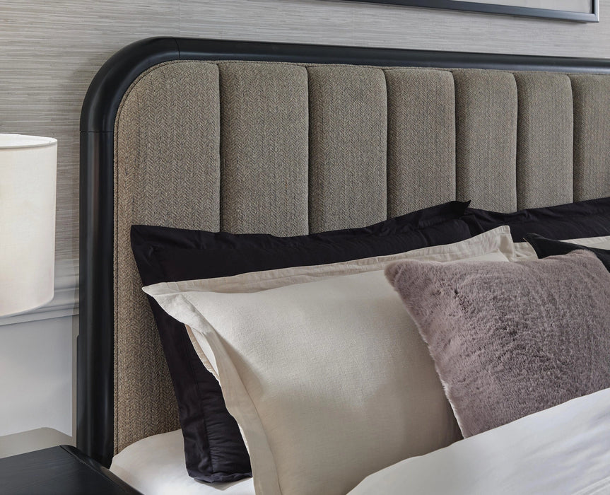 Rowanbeck Upholstered Bed